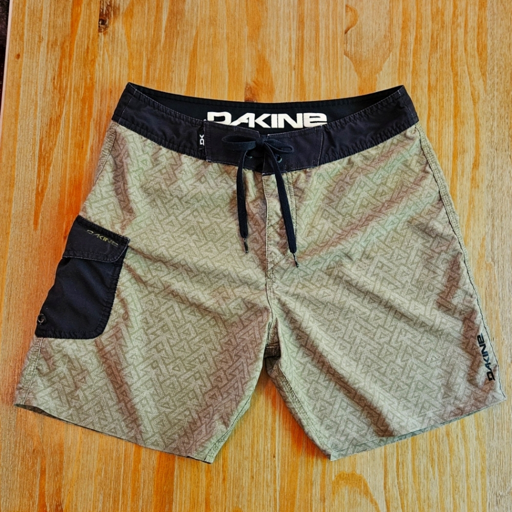 Dakine Board Shorts 🦎